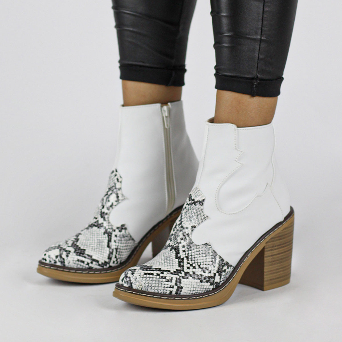 BOTINES REPTIL BLANCO  KIRA