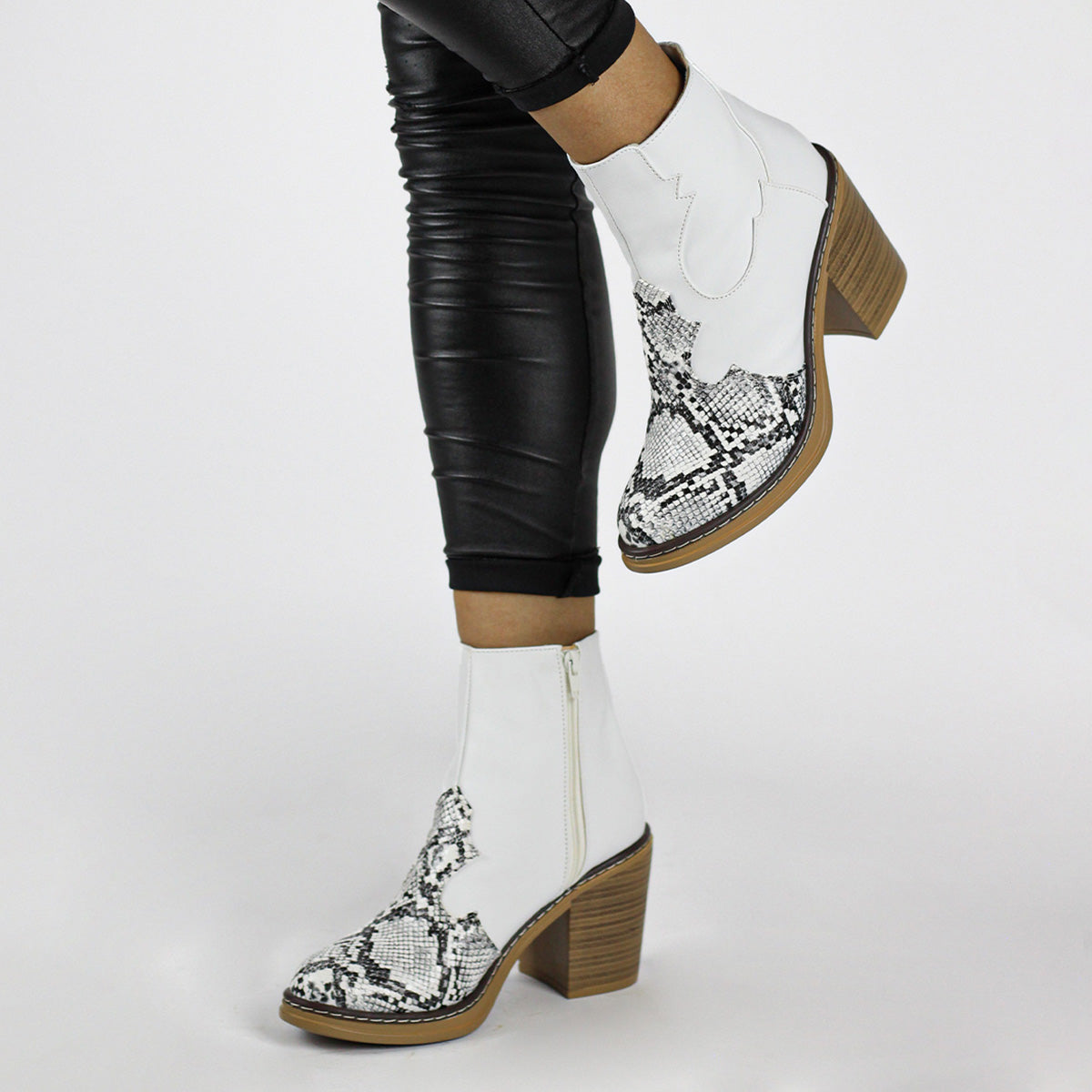 BOTINES REPTIL BLANCO  KIRA