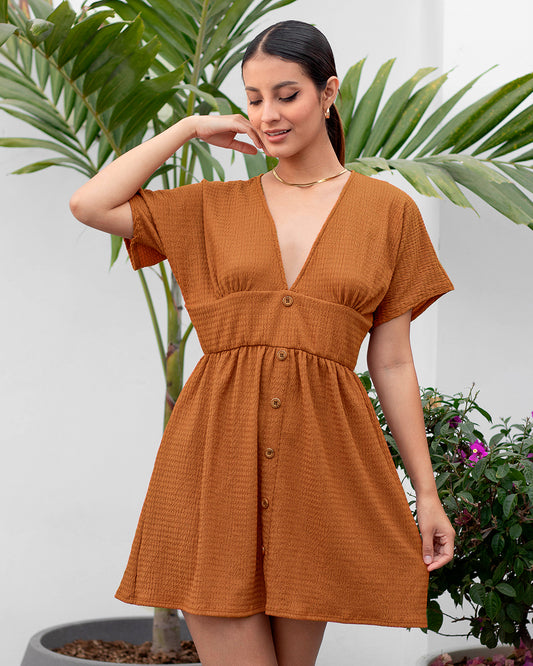 VESTIDO CASUAL CON ESCOTE V KAORI CAMEL